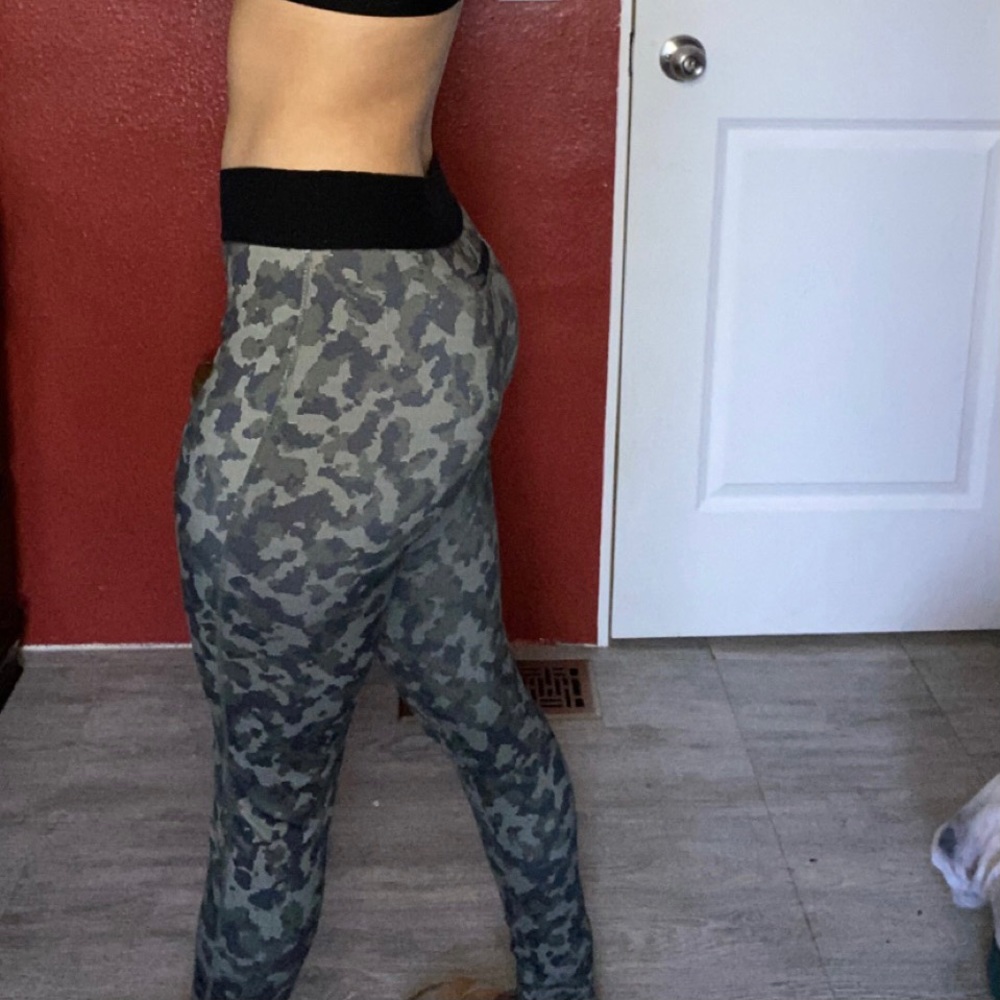 Camp leggings for running with pocket on the back